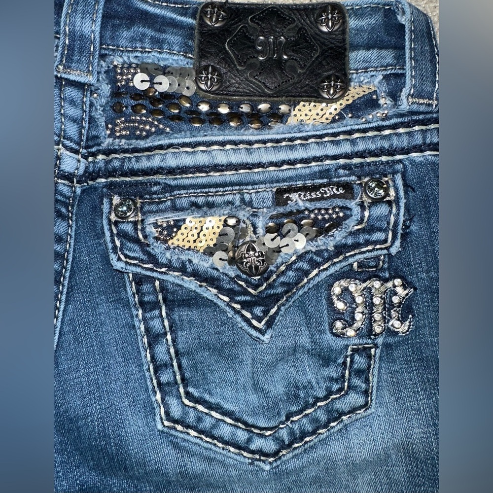 Miss Me Easy Capri Jeans Women's 26 Sequin Studded Embellished Blue Denim - Picture 5 of 8